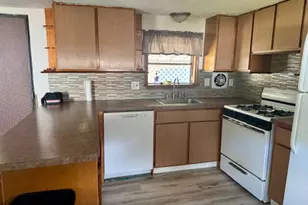 210 Sugarbush Ln, Van Buren Township, MI 48111 - Photo 10