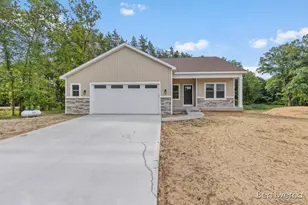 9026 Weston Dr, Coopersville, MI 49404 - Photo 2