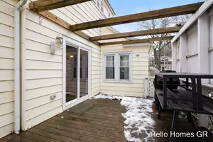 450 Kenwood Street NE, Grand Rapids, MI 49505 - Photo 30