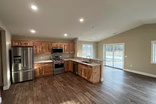 280 10th St, Lakeview, MI 48850 - Photo 4