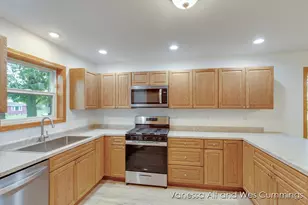 902 N York St, Belding, MI 48809 - Photo 12