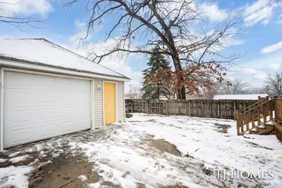 619 Lydia Street NE, Grand Rapids, MI 49503 - Photo 32