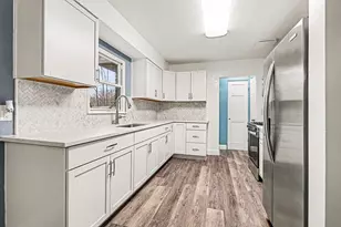 144 Downey Dr, Benton Harbor, MI 49022 - Photo 6