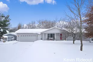 8348 Joelle Dr, Cadillac, MI 49601 - Photo 2