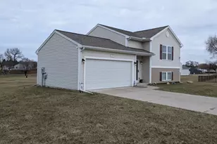 6230 Summer Ridge Ct, Greenville, MI 48838 - Photo 2