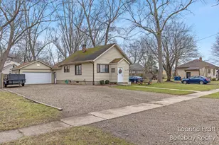 416 N Wilson Ave, Kalamazoo, MI 49004 - Photo 2