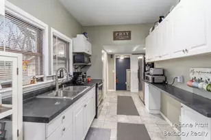 416 N Wilson Ave, Kalamazoo, MI 49004 - Photo 8