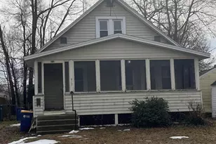 812 Graceland St NE, Grand Rapids, MI 49505 - Photo 2