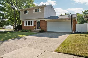 224 Wallace Dr, Saline, MI 48176 - Photo 2