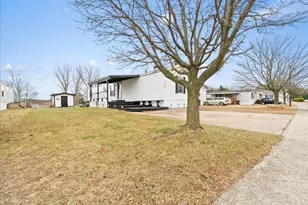 323 Oak Ridge St, Mason, MI 48854 - Photo 2