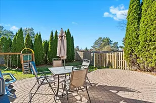 1040 Wildwood Ln, Canton, MI 48188 - Photo 32