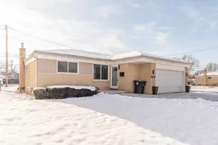 38393 Mason St, Livonia, MI 48154 - Photo 2
