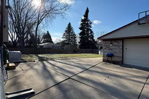 39825 Wolo Ct, Clinton Twp, MI 48038 - Photo 32