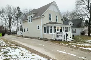 614 W Cass St, Greenville, MI 48838 - Photo 2