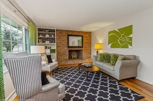 305 N Veronica Ct, Saint Joseph, MI 49085 - Photo 2