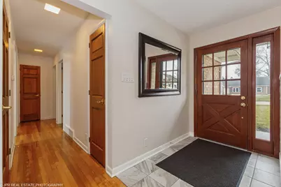 305 N Veronica Court, Saint Joseph, MI 49085 - Photo 4