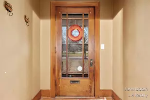 331 Aurora St SE, Grand Rapids, MI 49507 - Photo 2