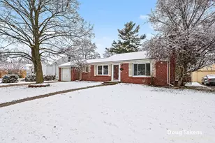 1047 Ellsmere St NE, Grand Rapids, MI 49505 - Photo 2