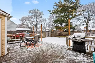 1047 Ellsmere St NE, Grand Rapids, MI 49505 - Photo 4