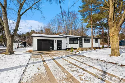 945 N Van Eyck Street, Muskegon, MI 49442 - Photo 4