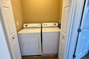 631 Nantucket Dr, Lansing, MI 48906 - Photo 30