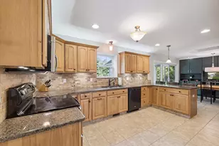 959 Menominee Dr, Howell, MI 48843 - Photo 12