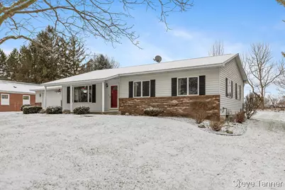 611 S Baldwin Street, Greenville, MI 48838 - Photo 2