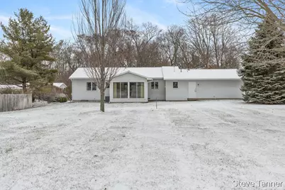 611 S Baldwin Street, Greenville, MI 48838 - Photo 4