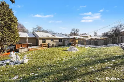 75 Oswego Street NW, Grand Rapids, MI 49504 - Photo 22