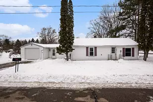 202 S Bronson Ave, Big Rapids, MI 49307 - Photo 2