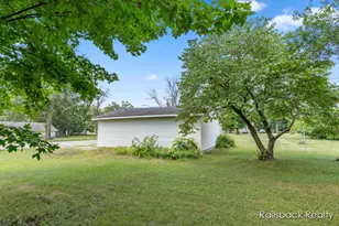 1408 E Pine Hill Ave, White Cloud, MI 49349 - Photo 16