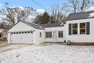 880 Paw Paw Dr, Holland, MI 49423 - Photo 2