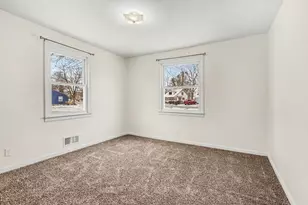 880 Paw Paw Dr, Holland, MI 49423 - Photo 16