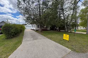 190 E Spruce St, Harrison, MI 48625 - Photo 4