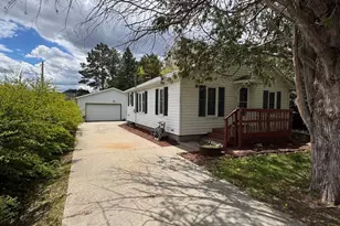 190 E Spruce St, Harrison, MI 48625 - Photo 2