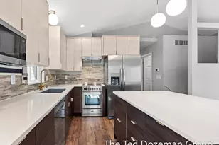 380 Elm St, Holland, MI 49424 - Photo 10