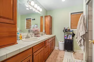 1381 Hampshire Dr, Canton, MI 48188 - Photo 16