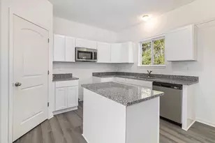 7177 Belle Pointe Dr, Belleville, MI 48111 - Photo 10