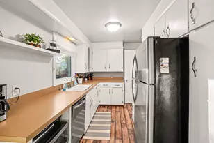 221 S Park St, Zeeland, MI 49464 - Photo 6