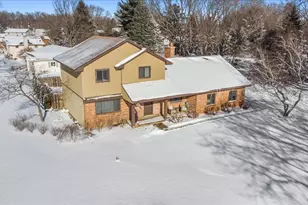 1633 Majon Dr, Highland, MI 48356 - Photo 2