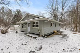 2110 Worden St, Lansing, MI 48910 - Photo 6