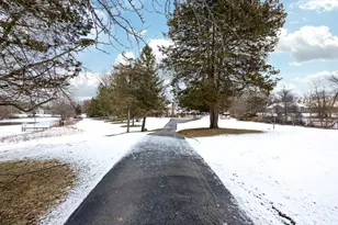 11081 Kelly Rd, Pinckney, MI 48169 - Photo 2