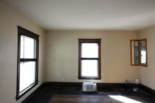 63 N Wabash Ave N, Battle Creek, MI 49017 - Photo 2