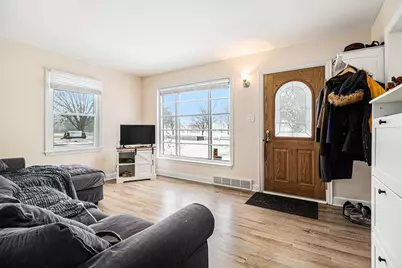 35425 5 Mile Road, Livonia, MI 48154 - Photo 4