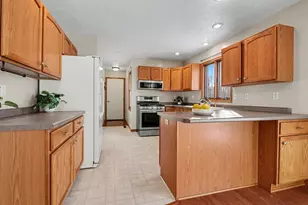 8719 Chadwick Ln, Kalamazoo, MI 49009 - Photo 6