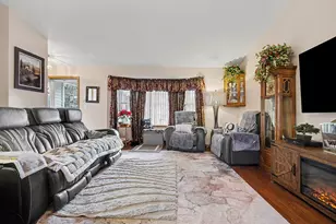 221 Glen Eagle Dr NE, Rockford, MI 49341 - Photo 4