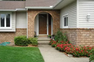 2921 Rosewood St, Hudsonville, MI 49426 - Photo 4