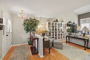 306 Pineknoll Ct, Brighton, MI 48116 - Photo 2