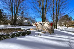 38347 Churchill Ln, Farmington Hills, MI 48331 - Photo 2