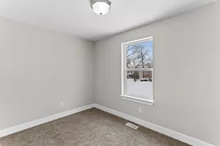 1104 Tecumseh Ave, Waterford, MI 48327 - Photo 32